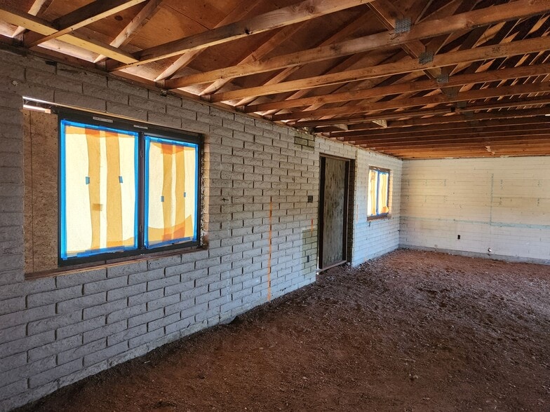 More Photos Of 704 S Meadow St, Payson Office For Sale