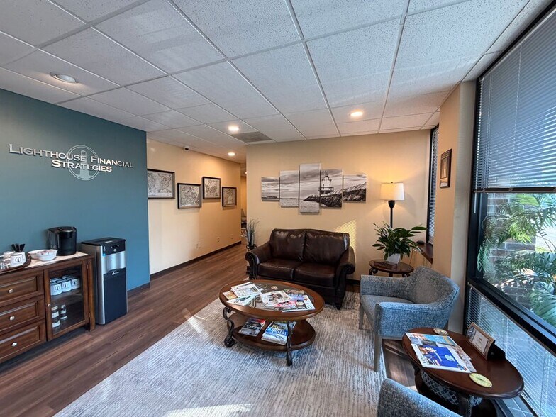 More Photos Of 8730 Bourgade St, Lenexa Loft Creative Space For Lease