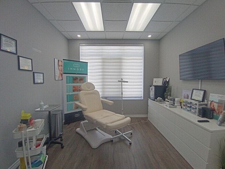 More Photos Of 300 Terry Fox Dr, Ottawa Office For Sale