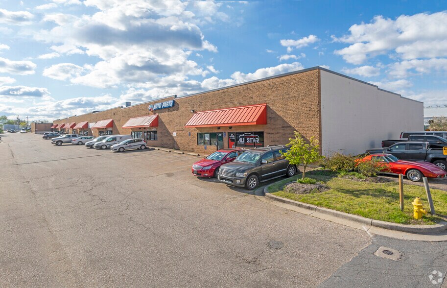 More Photos Of 550 N Crain Hwy, Glen Burnie Storefront For Lease