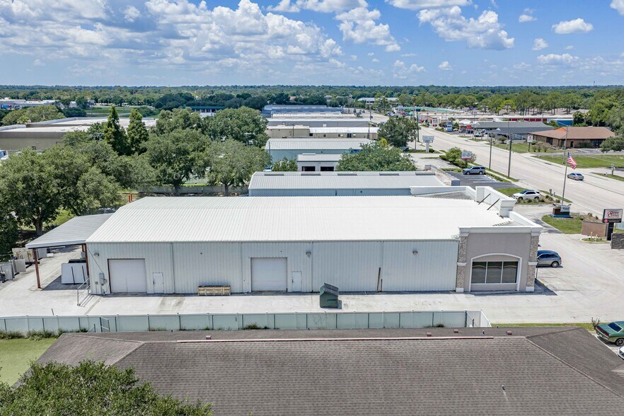 More Photos Of 2205 E Edgewood Dr, Lakeland Freestanding For Lease