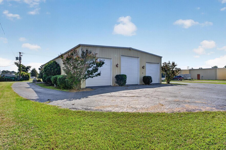 More Photos Of 31 Enterprise Ave, Aiken Light Manufacturing For Lease