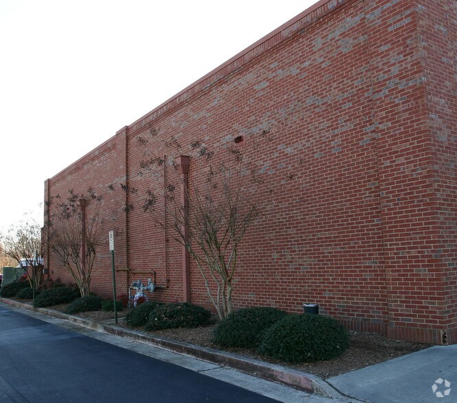 More Photos Of 9529-9539 Hwy 92, Woodstock Unknown For Lease