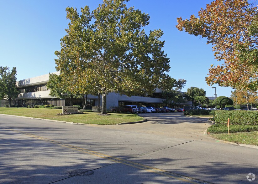 Primary Photo Of 11111 Wilcrest Green Dr, Houston Loft Creative Space For Lease