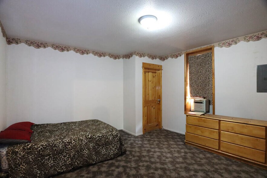 More Photos Of 16 N Main St, Payette Storefront Retail Residential For Sale