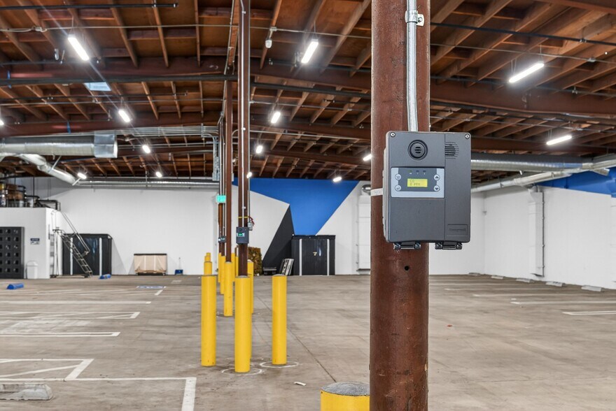 More Photos Of 1322-1326 Obispo Ave, Long Beach Warehouse For Lease