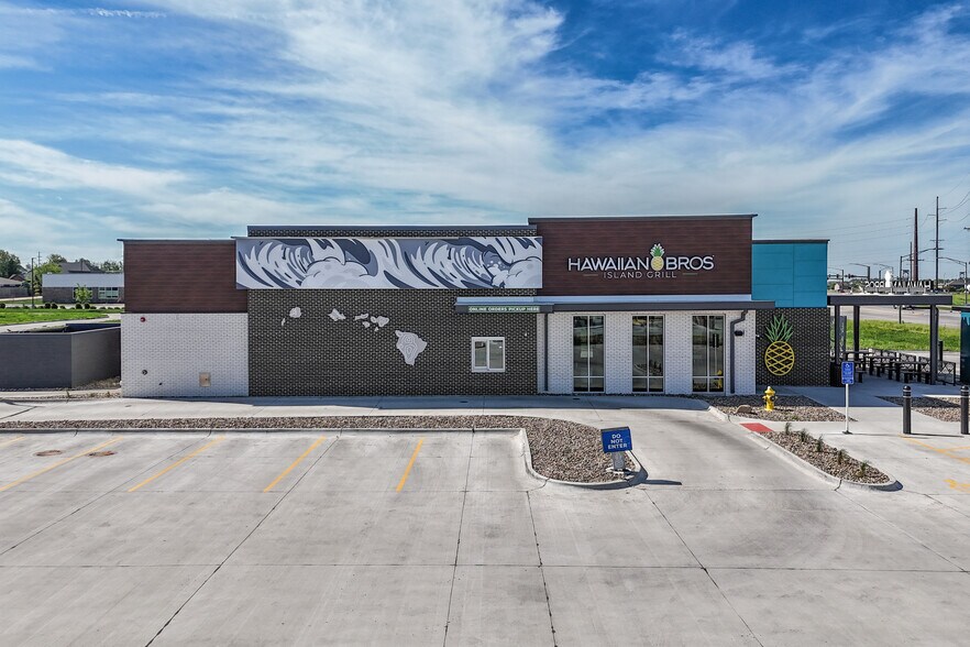 More Photos Of 1005 Alice's Rd, Waukee Fast Food For Sale