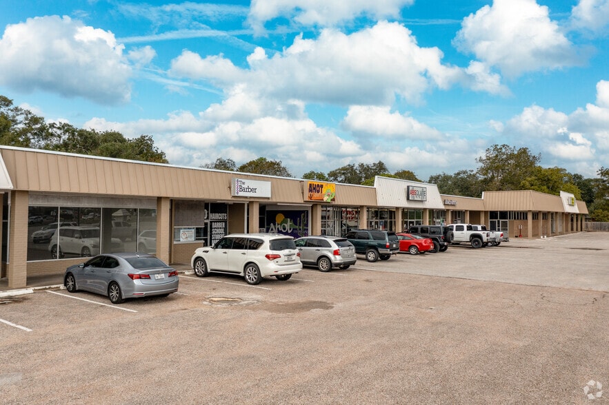 More Photos Of 493-519 N Downing Rd, Angleton Unknown For Lease