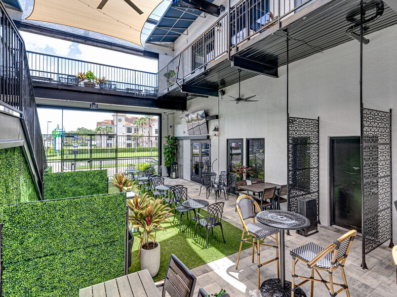 More Photos Of 990 Broadway, Dunedin Restaurant For Lease