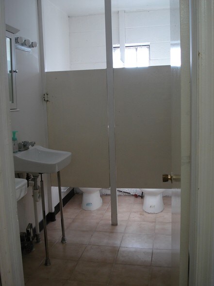 More Photos Of 1100-1104 E Berks St, Philadelphia Flex For Lease