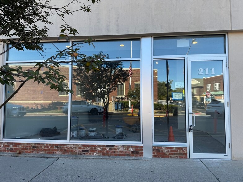 More Photos Of 209-211 Westwood Ave, Westwood Restaurant For Lease
