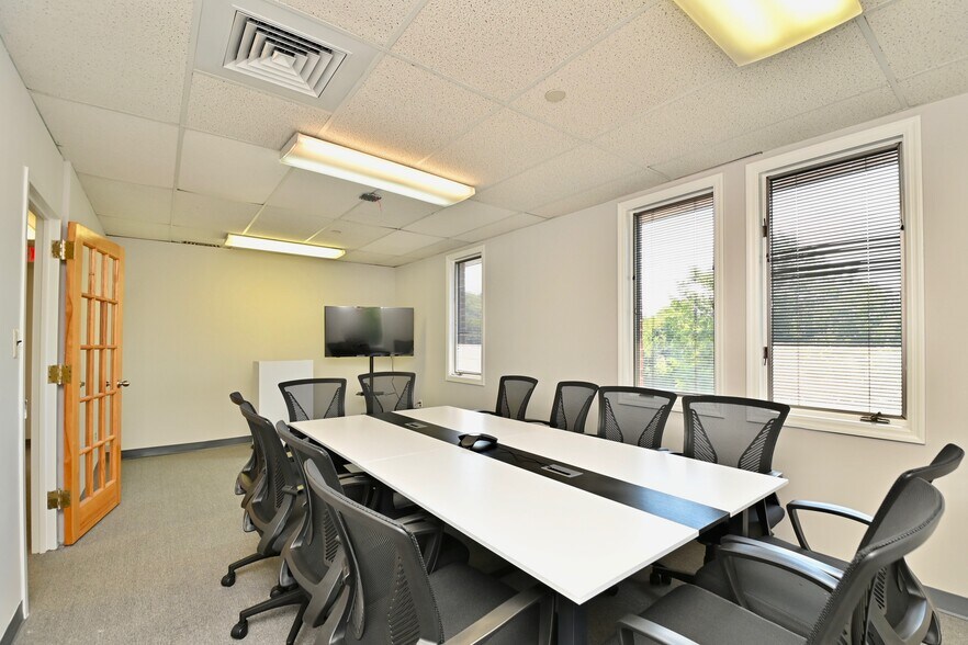 More Photos Of 10903 Indian Head Hwy, Fort Washington Office For Lease