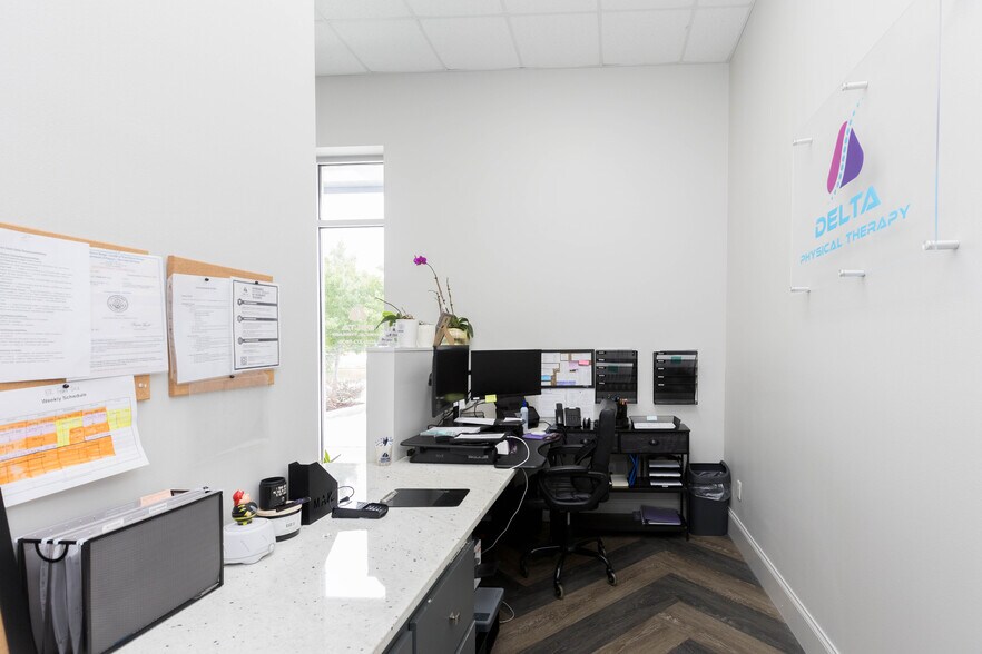 More Photos Of 12110 S Harrells Ferry Rd, Baton Rouge Showroom For Sale