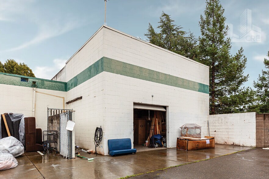 More Photos Of 2001 N Texas St, Fairfield Showroom For Sale