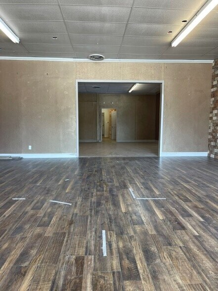 More Photos Of 919 Halsell Street, Bridgeport Restaurant For Lease