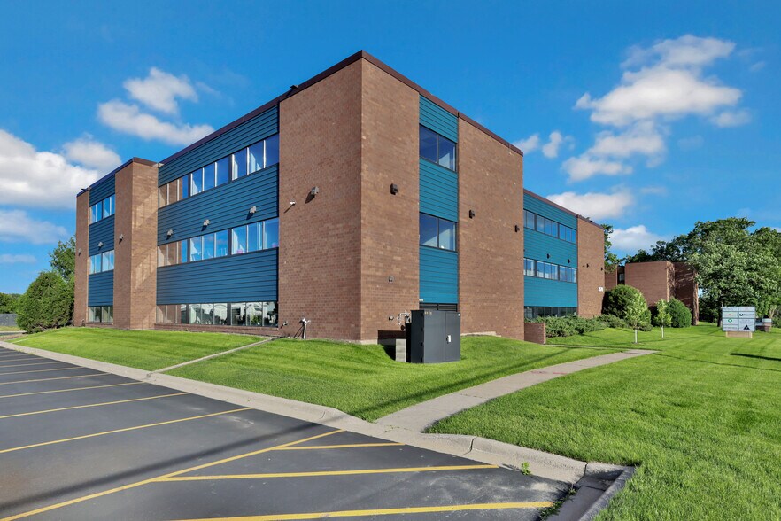 More Photos Of 3570 Lexington Ave N, Shoreview Medical For Lease