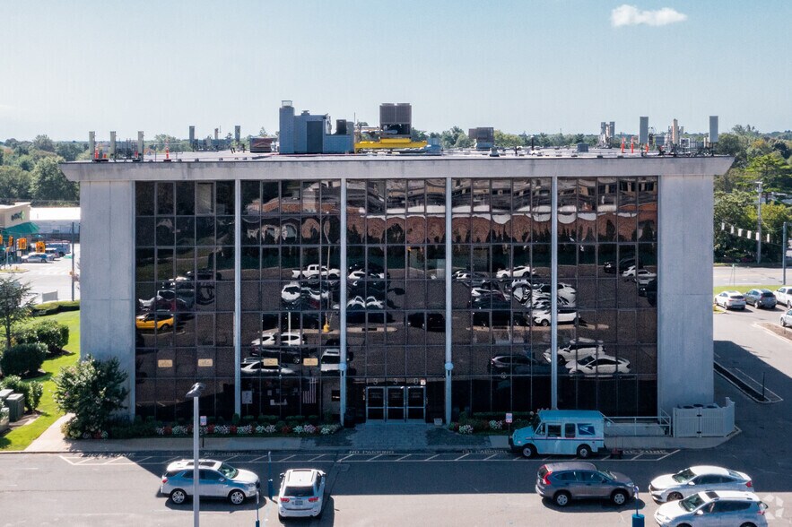 More Photos Of 330 Motor Pkwy, Hauppauge Office For Lease