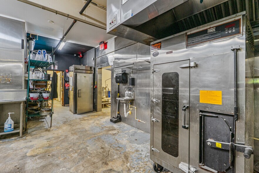 More Photos Of 4170 S Ridgewood Ave, Edgewater Specialty For Lease