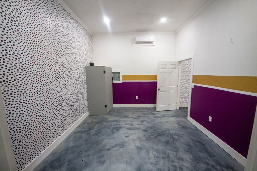 More Photos Of 4202 Canal St, Houston Freestanding For Lease