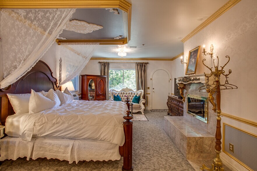 More Photos Of 315 Commercial St, Leavenworth Hotel For Sale