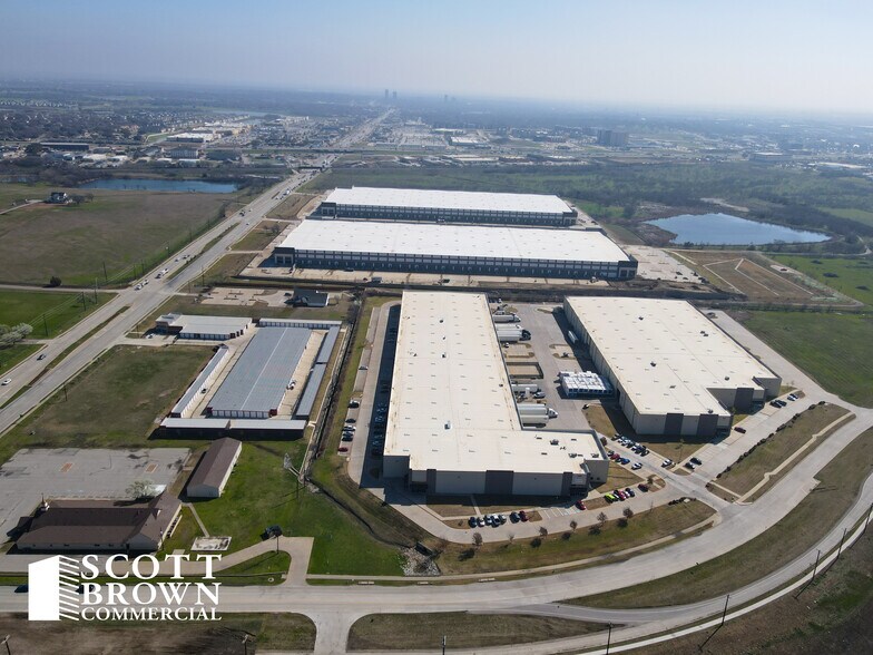 More Photos Of 1550 N Western Blvd, Denton Warehouse For Lease