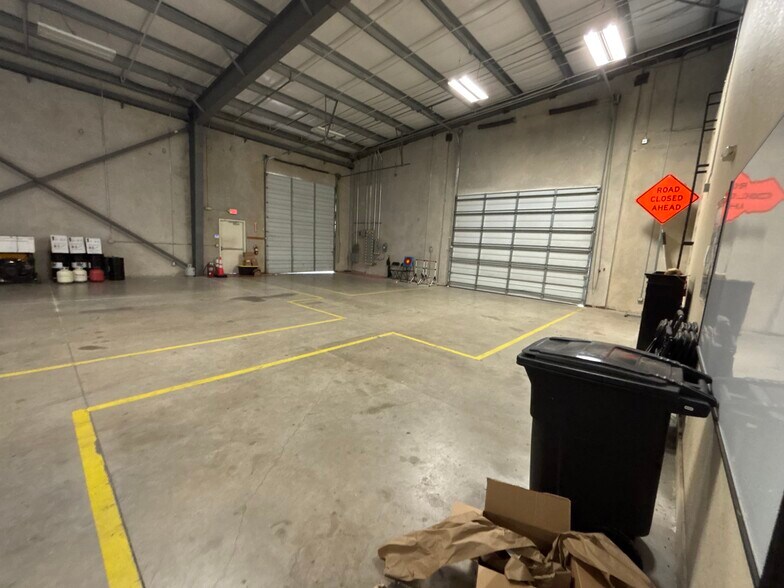 More Photos Of 6724 Guada Coma Dr, Schertz Warehouse For Lease