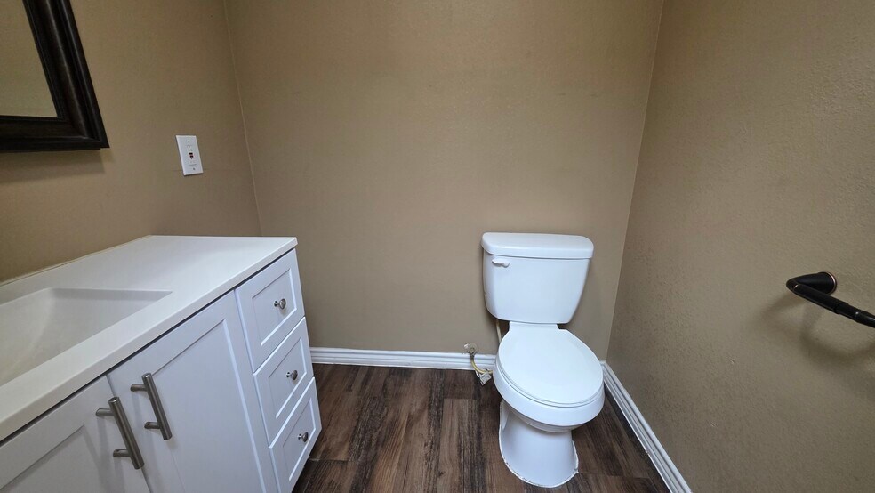 More Photos Of 3351 Westover Dr, Odessa Service For Lease