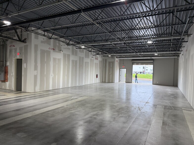 More Photos Of 2975 Breckinridge Blvd, Duluth Industrial For Lease
