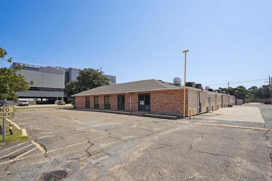 More Photos Of 3125 N Causeway Blvd, Metairie Auto Repair For Sale