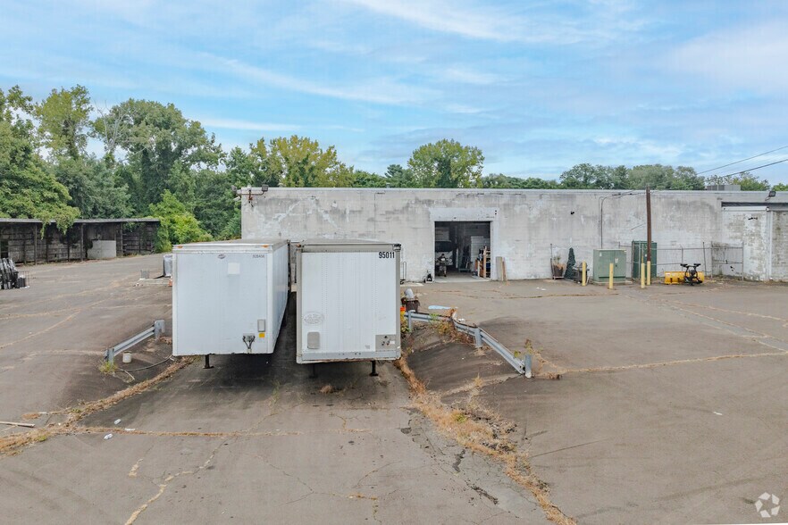 More Photos Of 855 Boston Post Rd, West Haven Freestanding For Lease