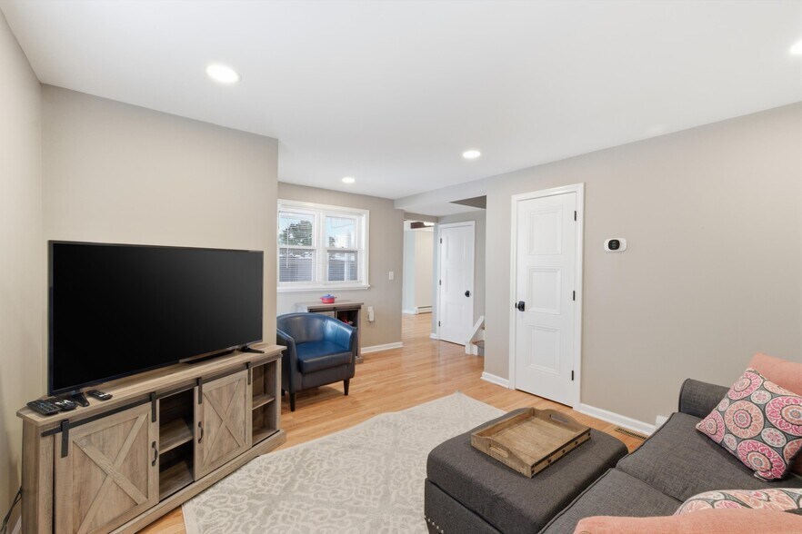 More Photos Of 149 Union Ave, Saratoga Springs Hospitality For Sale