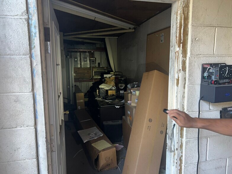 More Photos Of 757 North St, Ashburn Auto Dealership For Sale