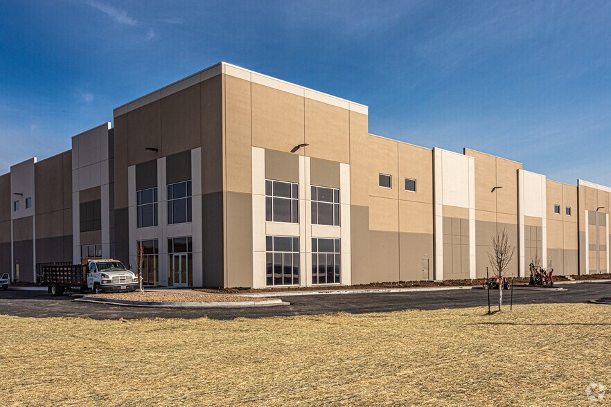 More Photos Of 2601 Hughes Rd, Liberty Distribution For Lease