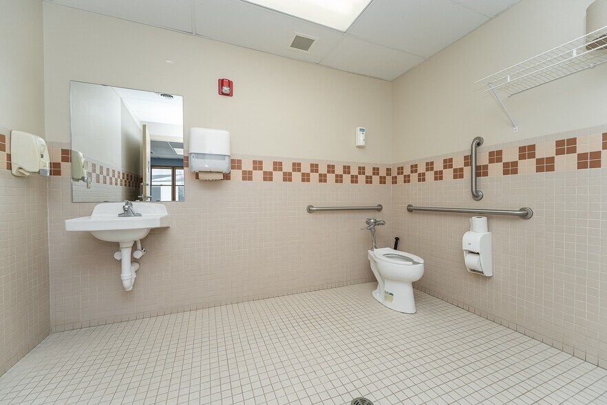 More Photos Of 202 5th St SE, Kasson Flex For Sale