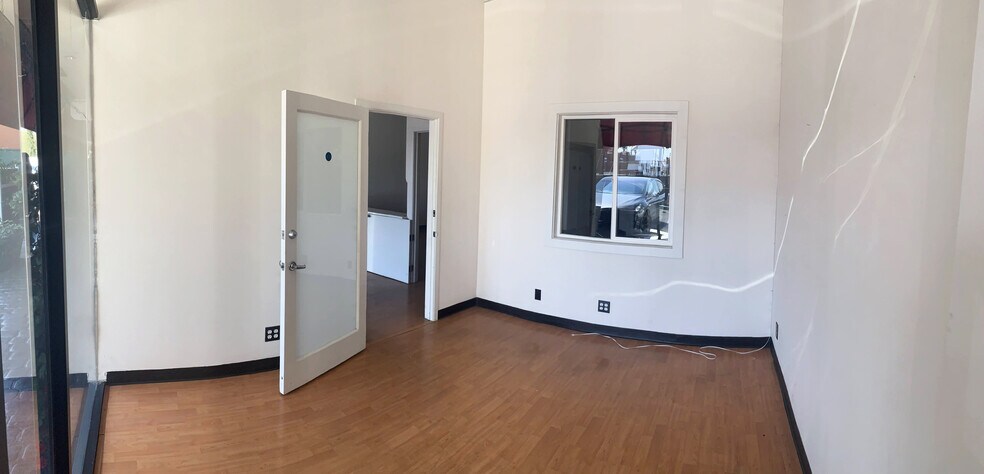 More Photos Of 12215 Ventura Blvd, Studio City Unknown For Lease
