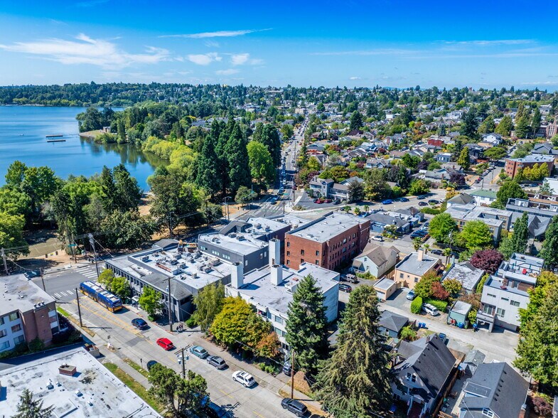 More Photos Of 7919 Wallingford Ave N, Seattle Apartments For Sale