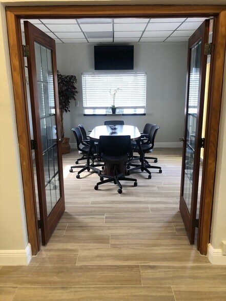 More Photos Of 1315 N Dixie Hwy, Lake Worth Office Residential For Lease