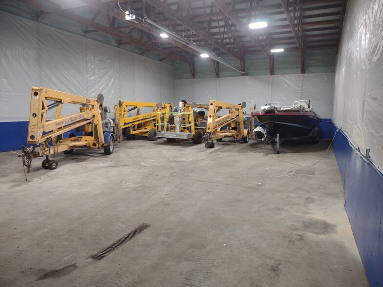 More Photos Of 200 Lake Ave, Hamburg Light Distribution For Sale