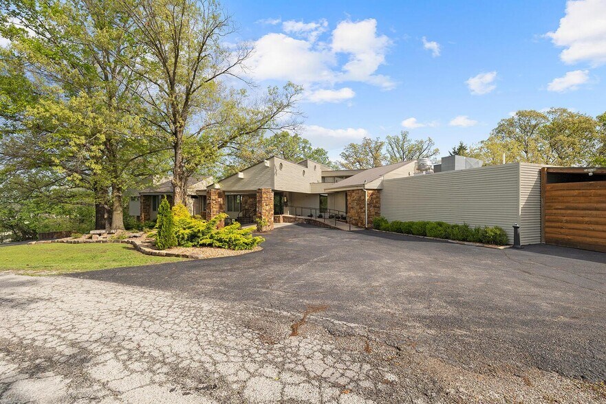 More Photos Of 381 W Guin Rd, Nixa Lodge Meeting Hall For Sale