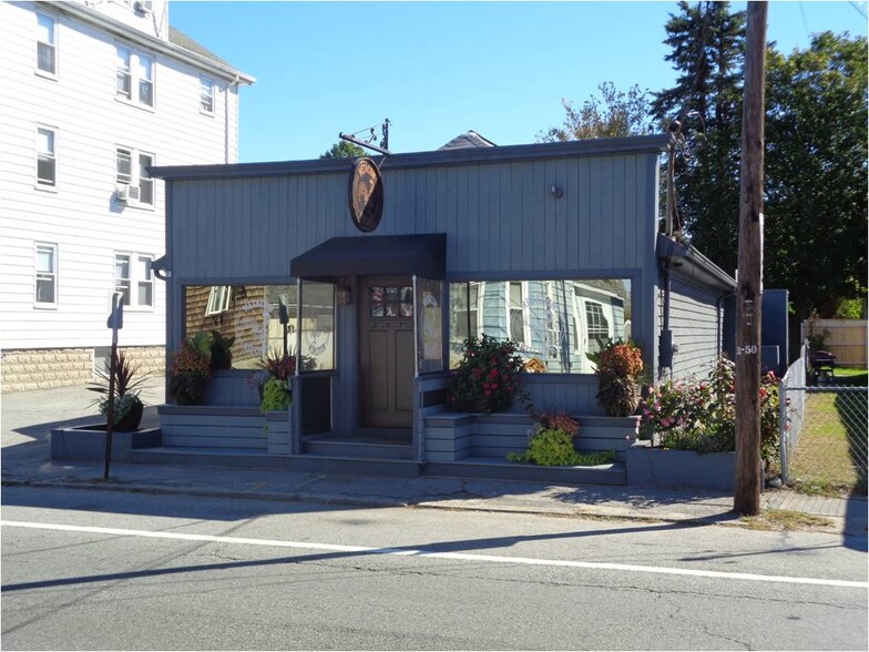 Primary Photo Of 322 Metacom Ave, Warren Restaurant For Sale