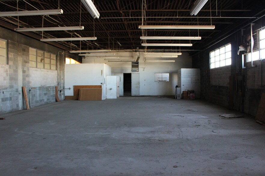 More Photos Of 301 W 44th St, Corpus Christi Manufacturing For Sale