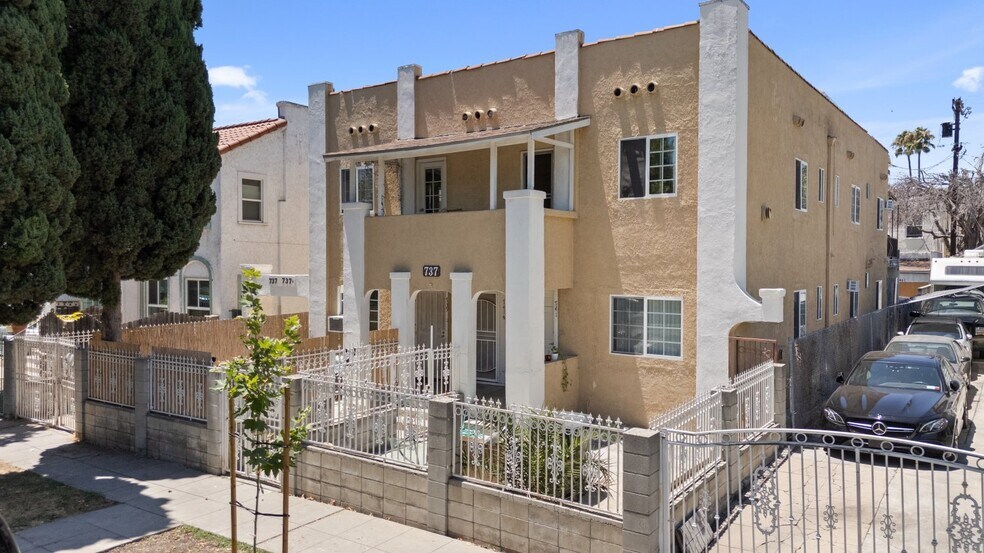 More Photos Of 737 N Ridgewood Pl, Los Angeles Apartments For Sale