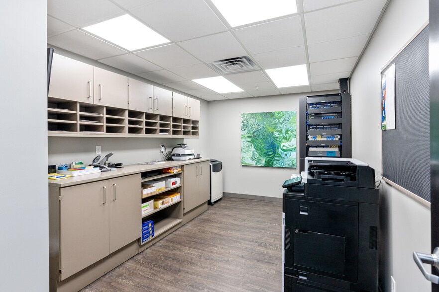 More Photos Of 3312 Gilmore Industrial Blvd, Louisville Warehouse For Lease