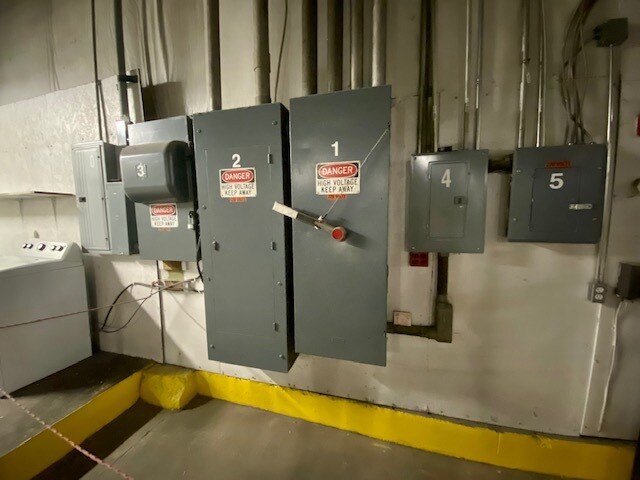 More Photos Of 703 W 13th St, Muncie Warehouse For Sale