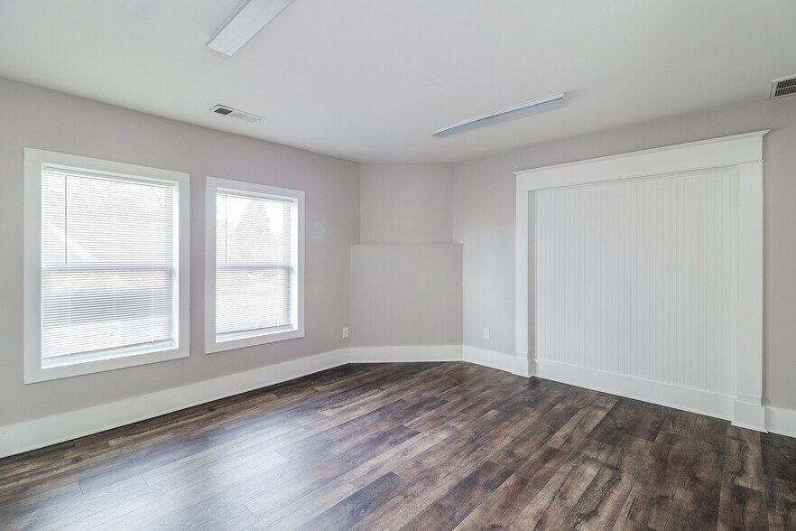 More Photos Of 104 W Candler St, Winder Medical For Sale