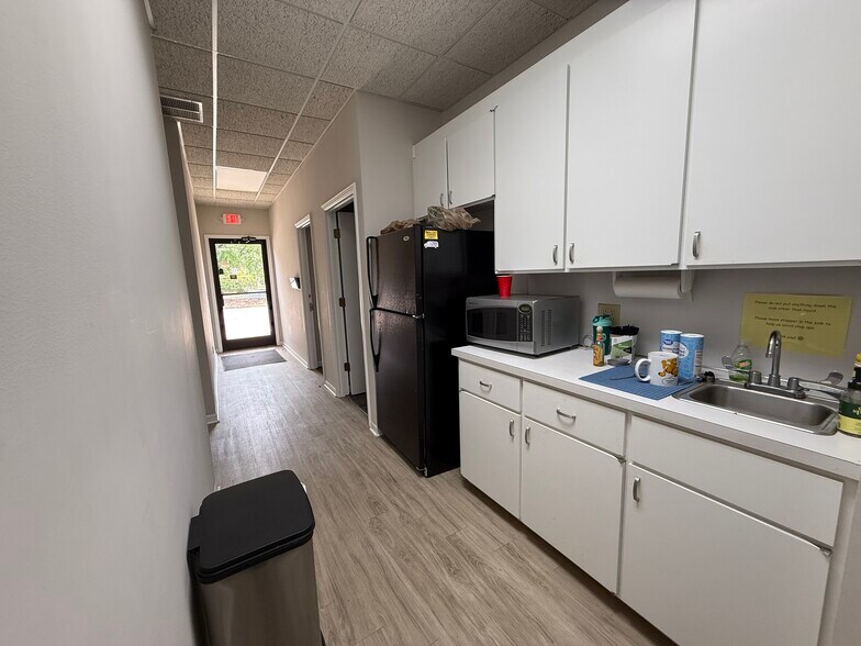 More Photos Of 150 E Fire Tower Rd, Winterville Office Residential For Lease