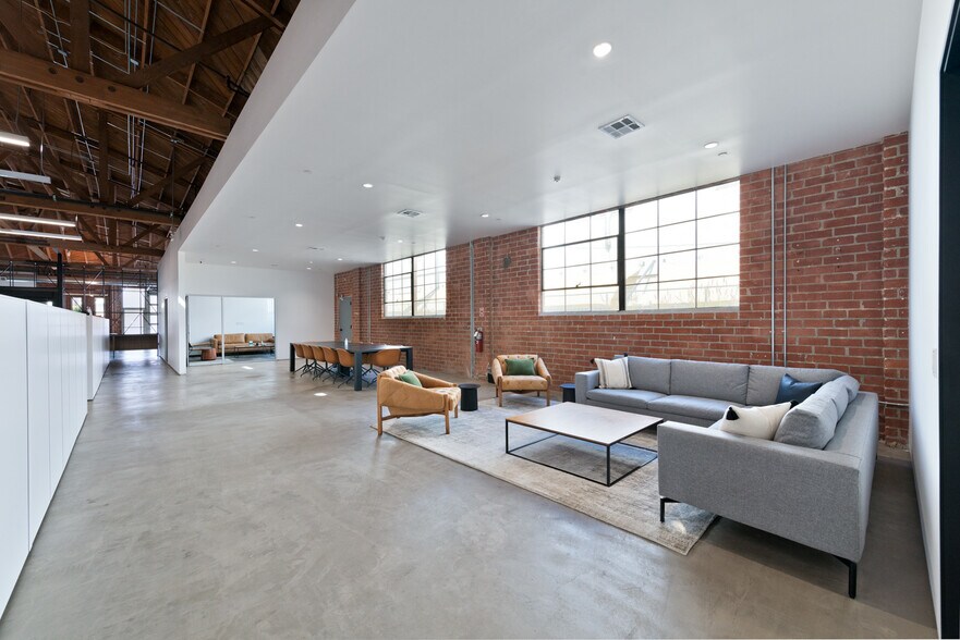 More Photos Of 12536 Chadron Ave, Hawthorne Light Distribution For Sale