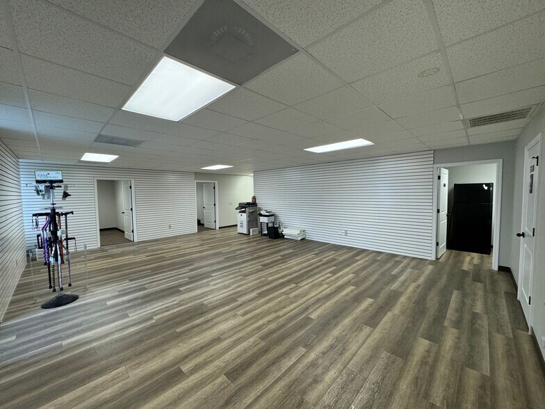 More Photos Of 1445 Shop Rd, Columbia Flex For Lease