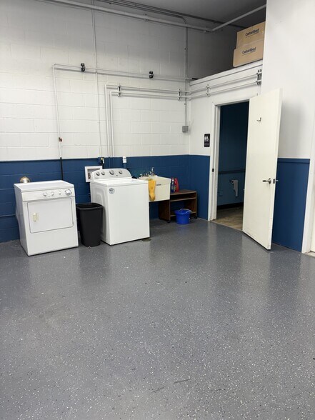 More Photos Of 867-887 Grand Oaks Dr, Howell Warehouse For Lease