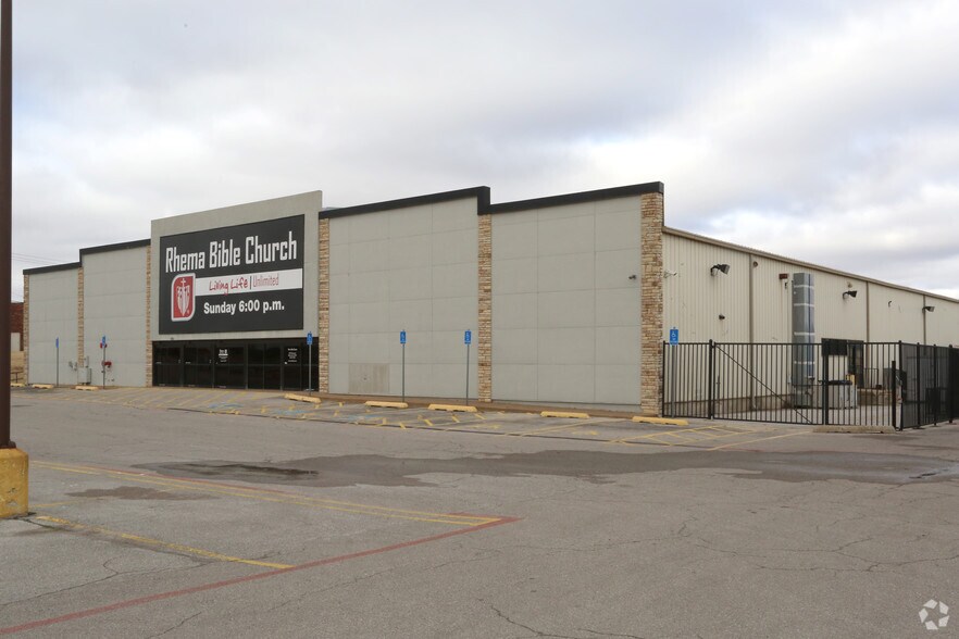 More Photos Of 8917 NW Expressway, Oklahoma City Warehouse For Sale